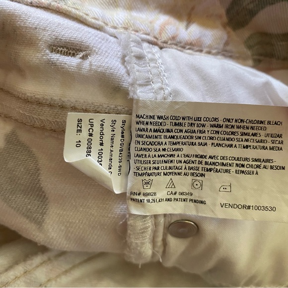 🚫SOLD🚫NWT Gloria Vanderbilt Amanda Floral Capri Pants Women’s Size 10 Stretch - Picture 12 of 13